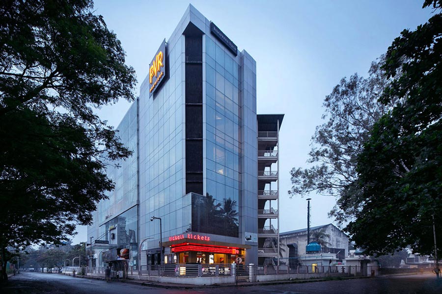 cinema dynamix mall juhu mumbai